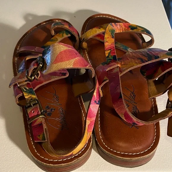Patricia Nash Vibrant Floral Strappy Sandals - Picture 5 of 6